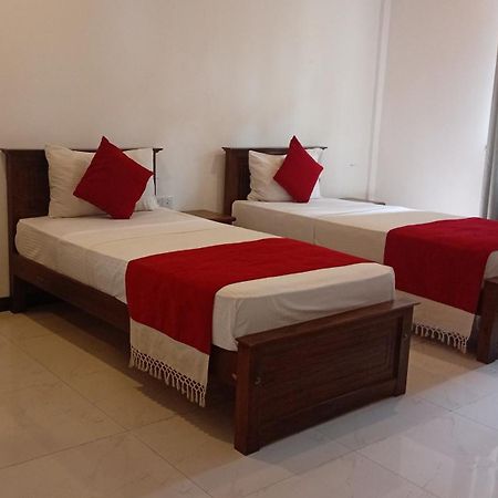 Oyo 278 Hotel Rivelka Kundasale Екстериор снимка