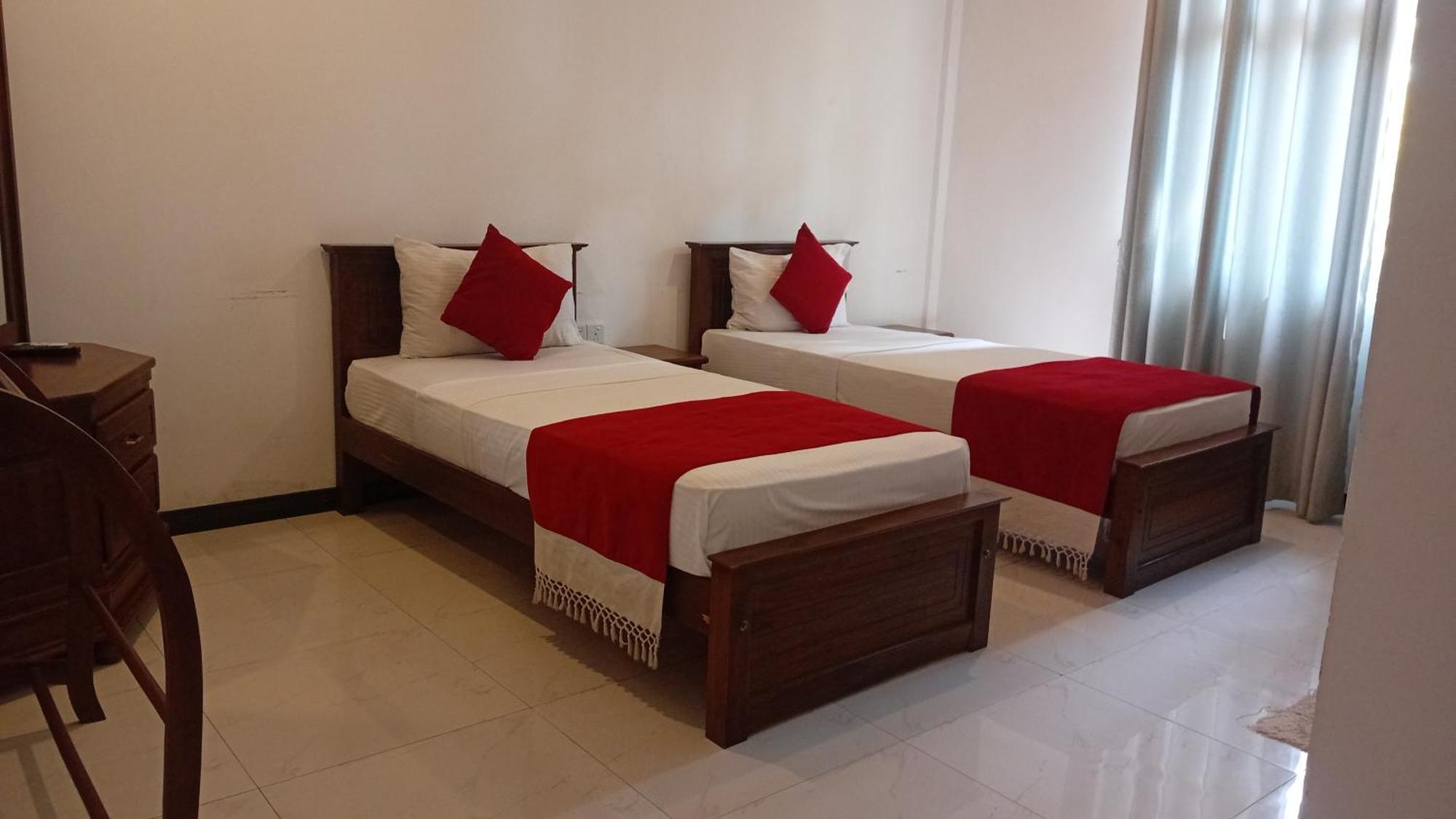 Oyo 278 Hotel Rivelka Kundasale Екстериор снимка