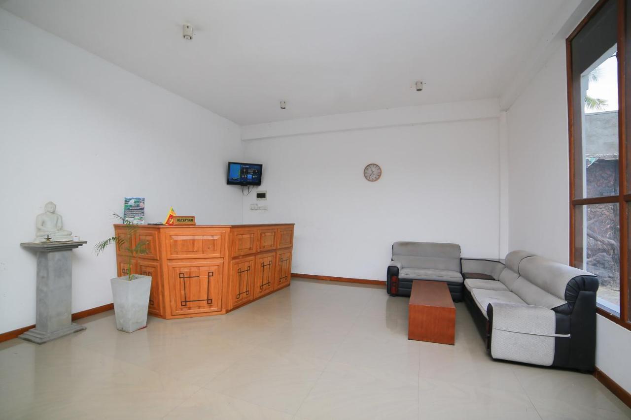 Oyo 278 Hotel Rivelka Kundasale Екстериор снимка
