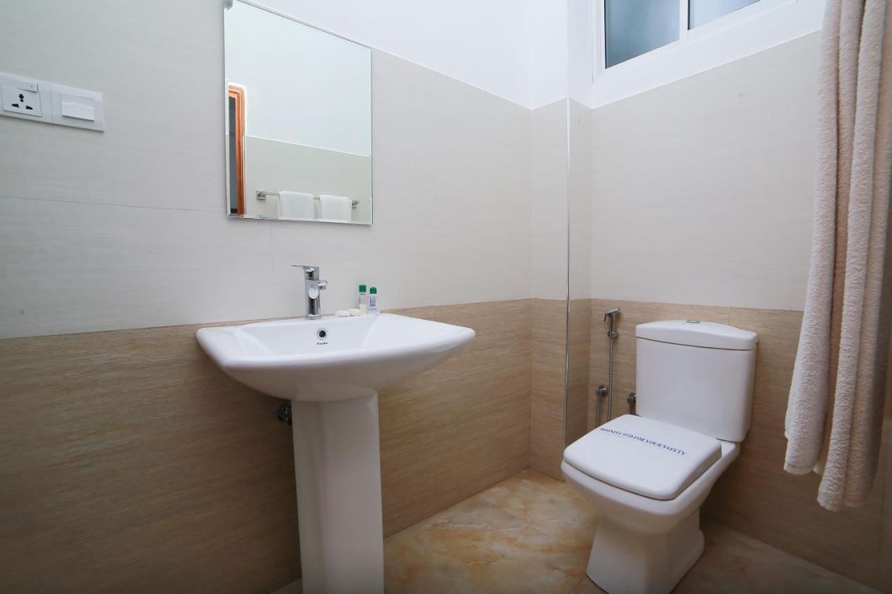 Oyo 278 Hotel Rivelka Kundasale Екстериор снимка