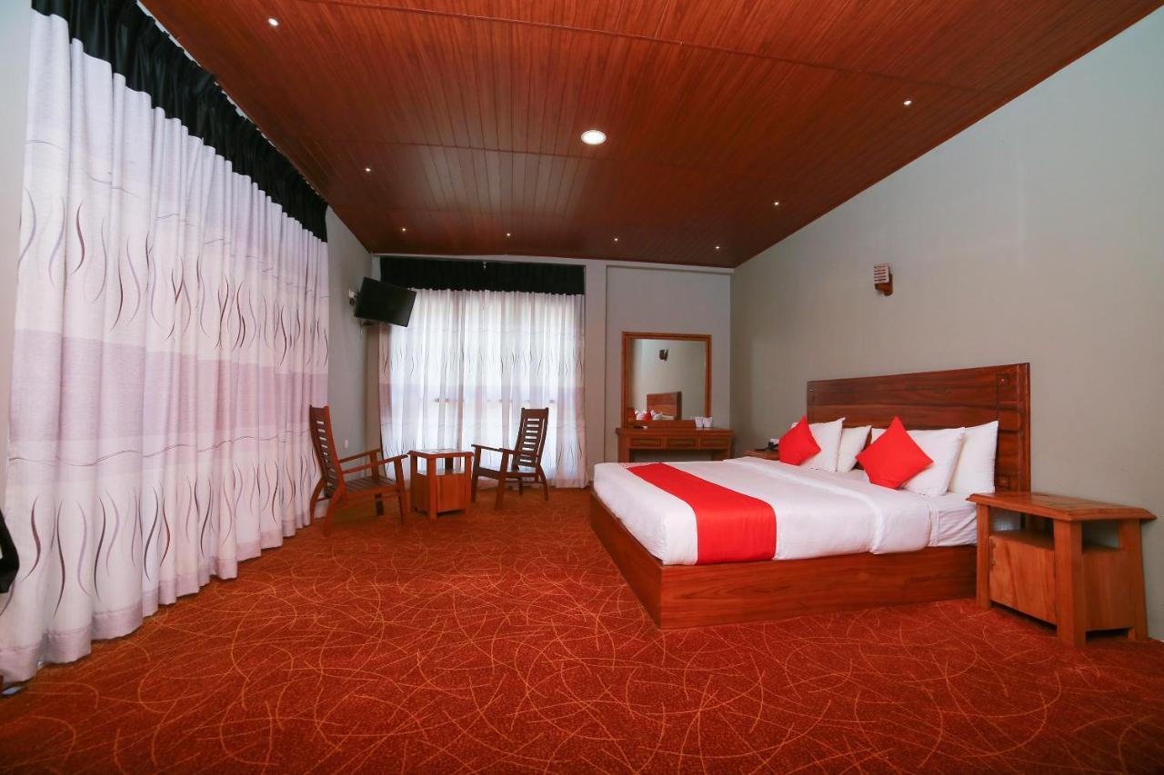 Oyo 278 Hotel Rivelka Kundasale Стая снимка