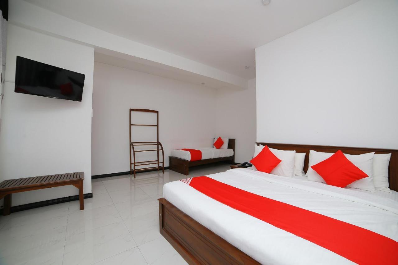 Oyo 278 Hotel Rivelka Kundasale Стая снимка
