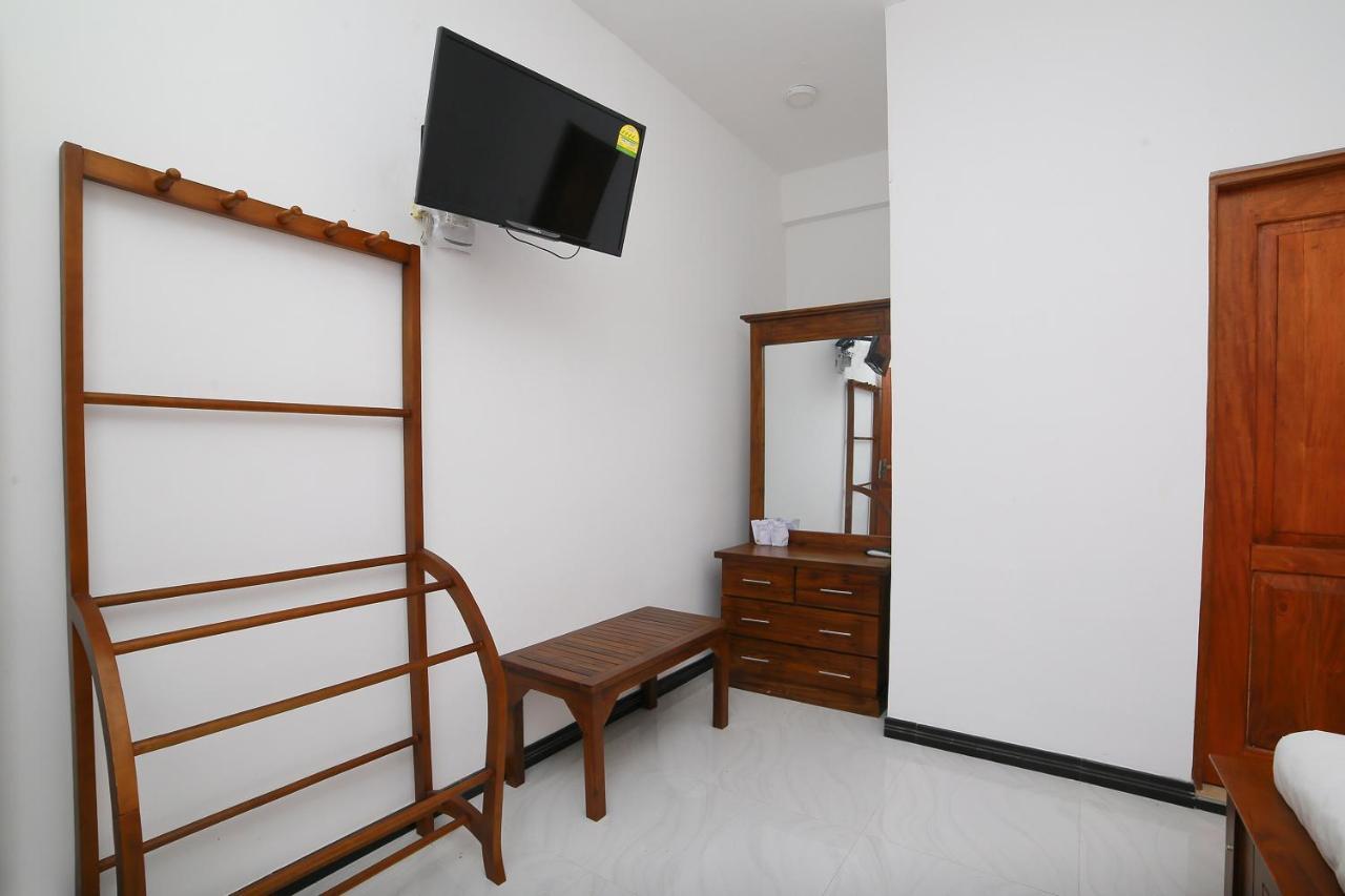Oyo 278 Hotel Rivelka Kundasale Стая снимка